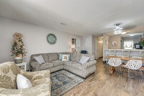 Apartment (4 Bedrooms) | Front of property - Steps to Ocean: Convenient Myrtle Beach Townhome! (Myrtle Beach)