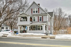 Apartment (0 Bedroom) | Interior - Cozy Agawam Studio w/ Yard: 2 Miles to Six Flags! (Agawam)