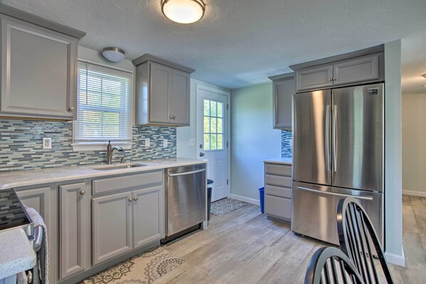 A modern kitchen with grey cabinets, stainless steel appliances, and a patterned backsplash. - Updated Plymouth Home < 2 Miles to Waterfront! (Plymouth)