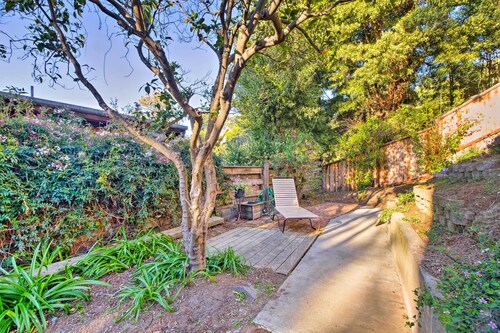 Walk to Keller Beach: Waterfront Studio w/ Hot Tub