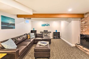 House (6 Bedrooms) | Interior