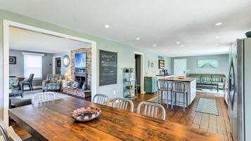 House (6 Bedrooms) | Interior