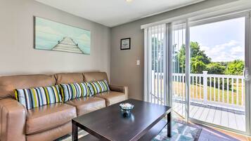 House (6 Bedrooms) | Interior