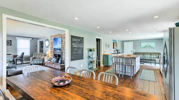 House (6 Bedrooms) | Interior