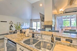 Apartment (0 Bedroom) | Interior - 5 Mi to Ski Resort: Breck Penthouse Studio (Breckenridge)