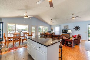 House (3 Bedrooms) | Interior