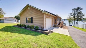 A single-story house with a garage, a front porch, and a small front yard. - Watts Bar Lake Escape: Private Boat Dock + Ramp! (Spring City)