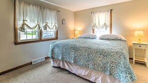 บ้านพัก (3 Bedrooms) | 3 ห้องนอน, พื้นที่ทำงานแบบใช้แล็ปท็อป, เตารีด/โต๊ะรีดผ้า, ผ้าปูที่นอน