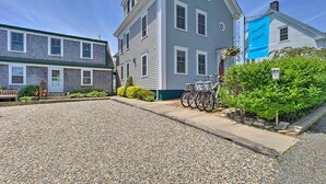 A two-story building with a blue exterior and a sign reading "Pown Place." - Couples Retreat! Penthouse Near Commercial Street (Provincetown)