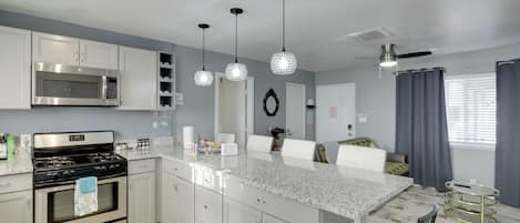 House (3 Bedrooms) | Interior