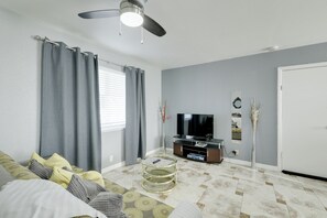 Interior - North Las Vegas Hideaway w/ Grill < 10 Mi to Strip (North Las Vegas)