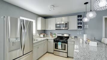 House (3 Bedrooms) | Interior