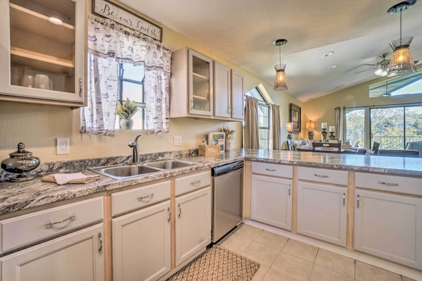 Apartment (2 Bedrooms) | Interior - 1 Block to Branson Strip: Condo w/ Views & Pool! (Branson)