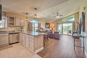 Apartment (2 Bedrooms) | Interior - 1 Block to Branson Strip: Condo w/ Views & Pool! (Branson)