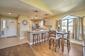 Apartment (2 Bedrooms) | Interior - 1 Block to Branson Strip: Condo w/ Views & Pool! (Branson)