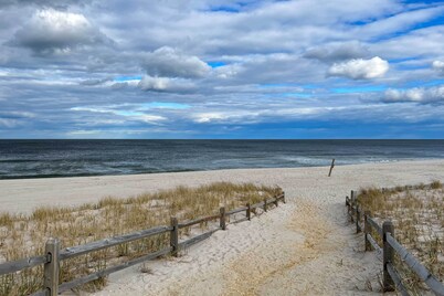 Bright & Airy Condo - Walk to Ortley Beach!