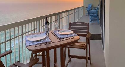 Waterfront PCB Condo w/ Balcony + Beach Gear!