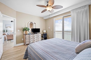 Apartment (3 Bedrooms) | Interior - Waterfront PCB Condo w/ Balcony + Beach Gear! (Panama City Beach)