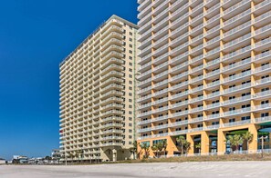 Apartment (3 Bedrooms) | Interior - Waterfront PCB Condo w/ Balcony + Beach Gear! (Panama City Beach)