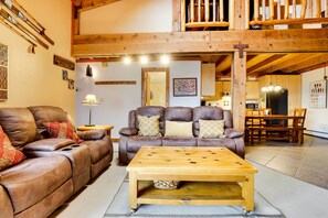 Televisión, chimenea, mesa de ping pong