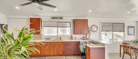 House (3 Bedrooms) | Interior