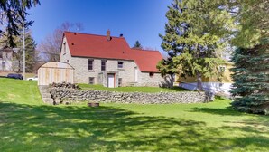 Exterior - Charming Sturgeon Bay Getaway Near Otumba Park (Sturgeon Bay)