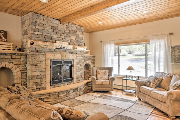 House (5 Bedrooms) | Interior