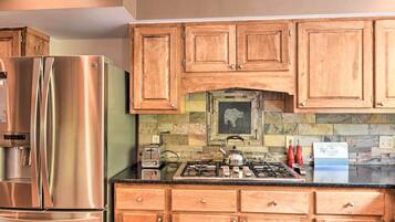 House (5 Bedrooms) | Interior