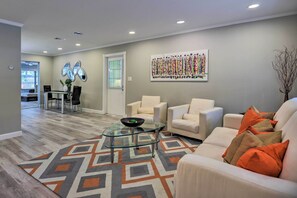 Interior - Sunny Sarasota Home w/ Yard < 2 Mi to Downtown! (Sarasota)