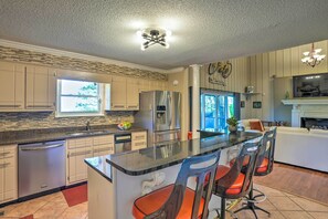 House (2 Bedrooms) | Interior - Bring Your Pets! Chattanooga Home w/ Dtwn Views (Chattanooga)