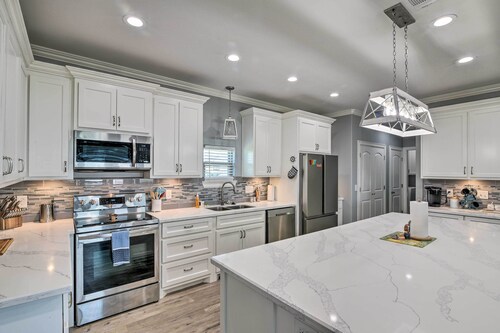 Ocean View + Wraparound Deck: Crystal Beach Home!