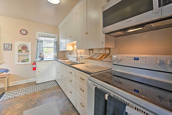 House (2 Bedrooms) | Interior