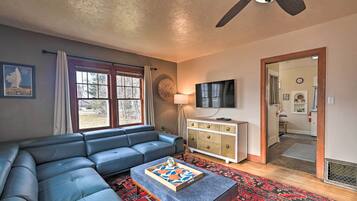 House (2 Bedrooms) | Living area | TV, books