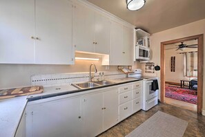 House (2 Bedrooms) | Interior