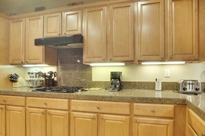 House (3 Bedrooms) | Interior - Indio Home W/private Pool & Putting Green By Golf (Indio)