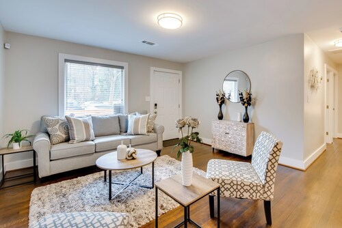 6 Mi to Mercedes-benz! Pet-friendly Yard in ATL