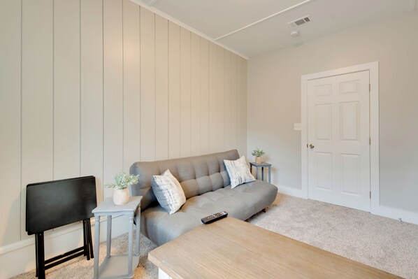House (3 Bedrooms) | Interior - 6 Mi to Mercedes-benz! Pet-friendly Yard in ATL (Atlanta)