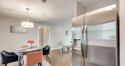 Pet-friendly Home ~ 6 Mi to Downtown Atlanta!