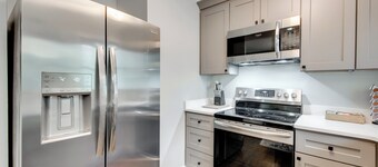 Pet-friendly Home ~ 6 Mi to Downtown Atlanta!