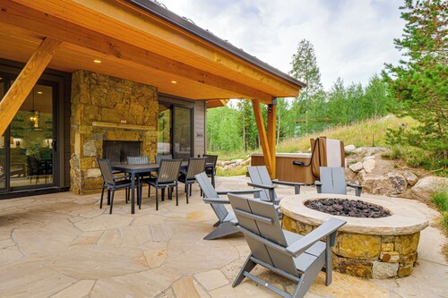 Private 1+ Acre & Hot Tub: Silverthorne Mtn Escape
