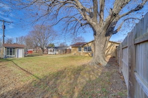 Interior - Tulsa Home w/ Yard: 5 Mi to Downtown! (Tulsa)