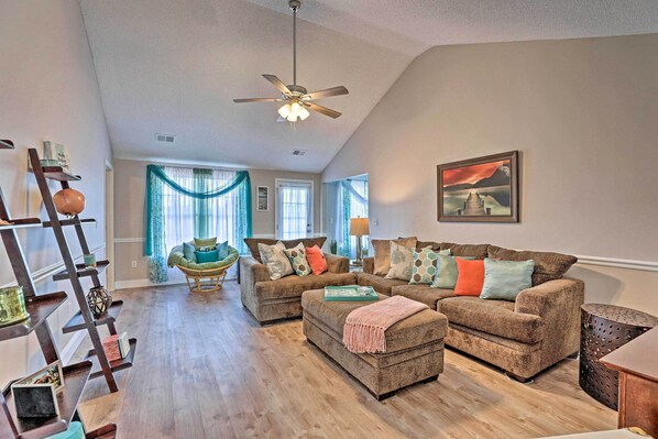 House (3 Bedrooms) | Living area | TV
