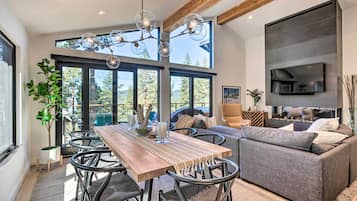 House (4 Bedrooms) | Front of property