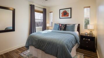 Luxury-Haus, Whirlpool, Bergblick | 3 Schlafzimmer, Schreibtisch, laptopgeeigneter Arbeitsplatz