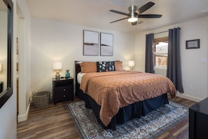 Luxury House, Hot Tub, Mountain View | 3 bedrooms, desk, laptop workspace, iron/ironing board - Cottonwoods 419 (Moab)