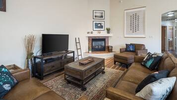 Luxury-Haus, Whirlpool, Bergblick | Wohnbereich | LED-Fernseher, Netflix, Hulu, Streaming-Dienste