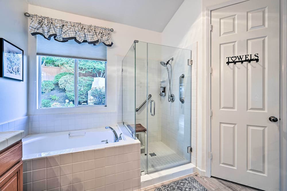 Chula Vista Studio w/ Hot Tub ~ 9 Mi to Downtown - El Rinconcito