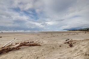 位於海灘上、海灘浴巾、浮潛