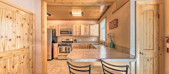 Spacious Ruidoso Home w/ Hot Tub & Fireplaces