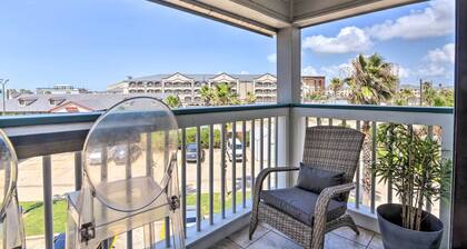 Steps to Sand + 2 Pools! Galveston Coastal Getaway